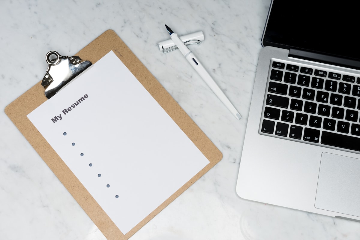 Comment analyser son CV avant de postuler : le guide pratique en 2026