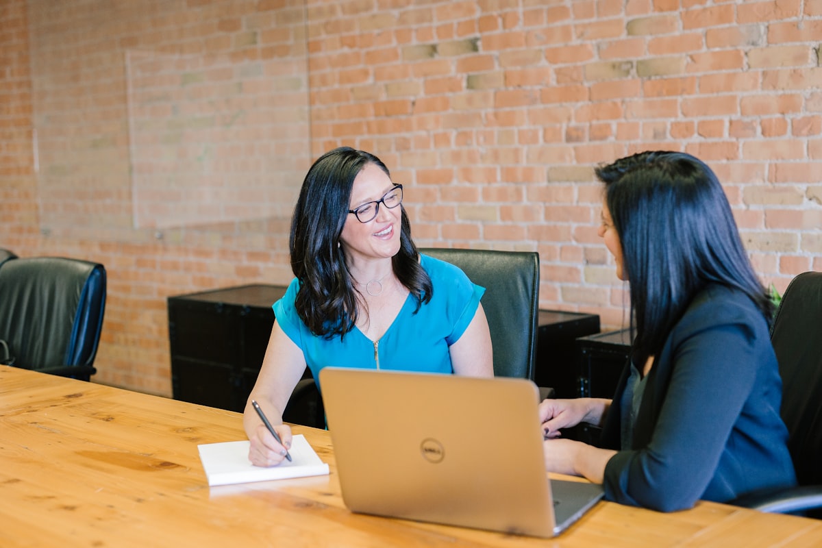 Comment utiliser l'IA pour améliorer son CV sans se faire repérer par les recruteurs